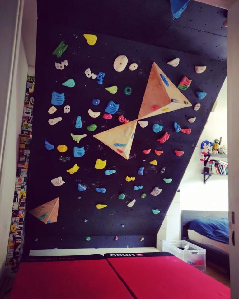 Klettergriffe Volumen Macros – Lösungen für Boulderwände, Hallen & Kinderwelten | RX Climbing Holds 10 Kletterwandbau: private Boulderwand mit Überhang und Volumen